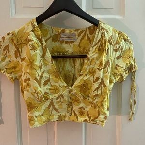 URBAN OUTFITTERS top, yellow with floral design XS